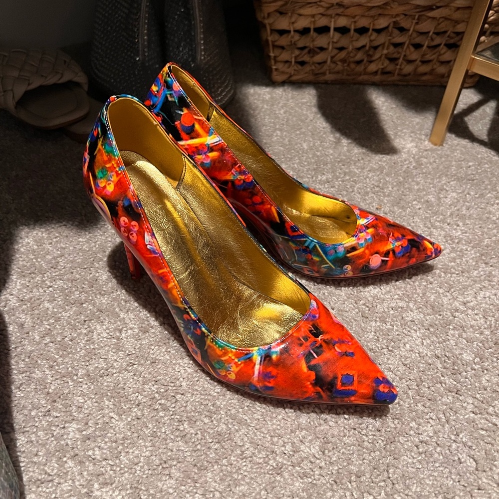CHRISTIAN LOUBOUTIN
Hot Chick Patent Leather Pump Red Bottoms